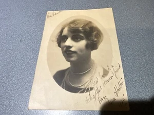 1925 ORIGINAL CABINET 7X5 SIGNED & DEDICATED PHOTO LADY WITH PEARLS NECKLACE - Picture 1 of 6
