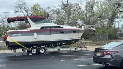 1986 CRU 28' Boat w/ Title & Registration - Image 1 of 4