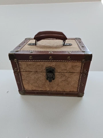 Cute Brown Leather Trim Wooden Trunk Chest Vintage Unique Chest Box 2K Cover
