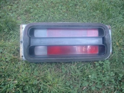 Mopar; Conjunto de luz trasera de pasajero Plymouth Duster 1970/1971 Foto 1 de 3