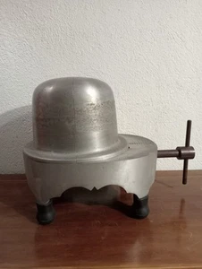 Antica Macchina X Cappelli in alluminio - Foto 1 di 12
