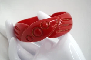 VINTAGE KIRSCHROTER GESCHNITZTER BAKELIT ARMREIF ARMBAND - Bild 1 von 8