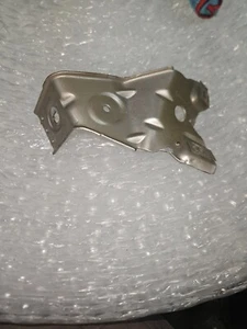 Genuine GM Front Driver Side Fender Front Lower Bracket 22929754 - Picture 1 of 2
