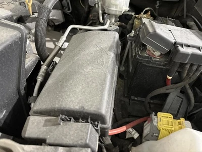 Caja de fusibles motor Chevrolet Colorado 2018 2,5 L Foto 1 de 3