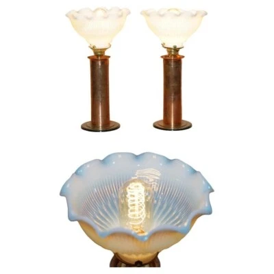 IMPRESIONANTE PAR DE LÁMPARAS DE ACEITE VICTORIANAS ANTIGUAS DE LATÓN Y VIDRIO LÁMPARAS DE MESA CONVERTIDAS Foto 1 de 4