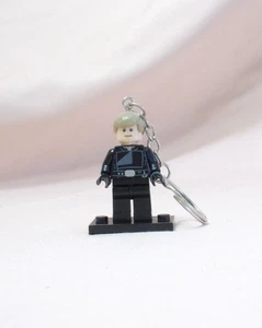 MINIFIGURE KEYCHAIN- Star Wars LUKE SKYWALKER w/ Stand New Return of the Jedi - Picture 1 of 3