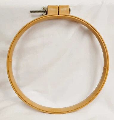 VINTAGE 10” DRITZ PLASTIC NO SLIP EMBROIDERY/ QUILTING HOOP! WING NUT EUC! - Image 1 of 2