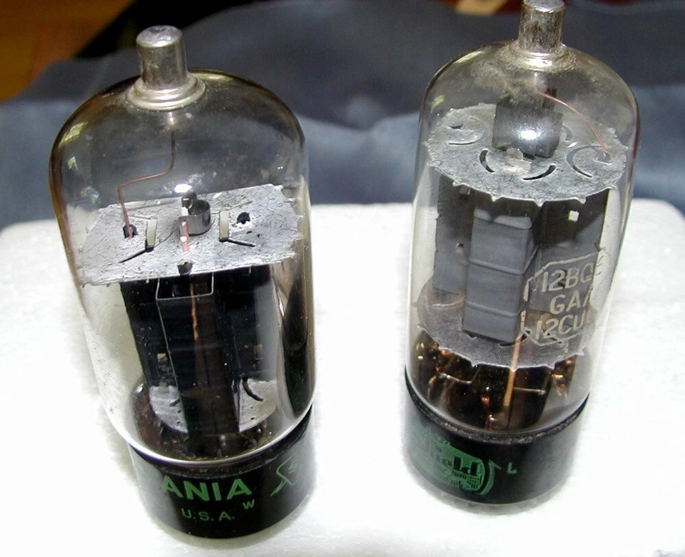 Sylvania Placa Negra 12BQ6 Escudo Placa Gris 12BQ6GA/12CU6 Amplificador Tubo Nuevo de Lote Antiguo Foto 1 de 1