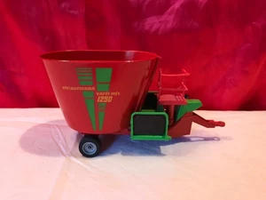 SIKU 2450 STRAUTMANN MOBILE FODDER MIXER 1:32 METAL & PLASTIC FOOD FARM VECHICLE - Picture 1 of 5