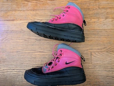 Nike ACG Woodside Juvenil 6y Pato Botas Agua Rosa Caliente Negro Zapatos 524876-600  Foto 1 de 4