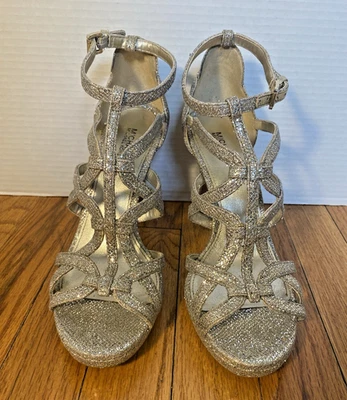 Sapatos de grife femininos Michael Kors tamanho 8.5 Sandra 4.5" plataforma aberta glitter - Imagem 1 de 4