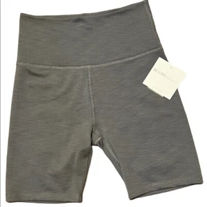 Beyond Yoga Gray Ribbed High Waist Biker Shorts Size S New - Picture 1 of 10