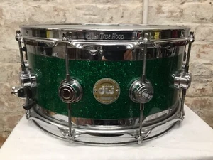 DW  14" x 7" Collector's Series Maple Top Edge Snare Drum - Green Sparkle 2006 - Picture 1 of 5