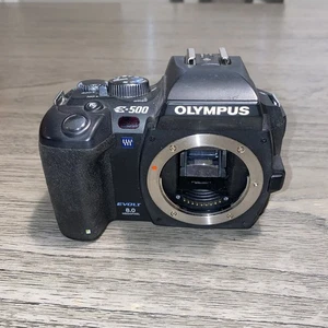 Cuerpo de cámara digital Olympus Evolt e-500 SLR repuestos o reparaciones roto ¡COMO ESTÁ! - Imagen 1 de 12