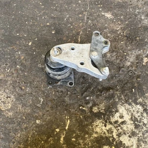 2009-2014 Volkswagen Polo Match 6r 1.2 CGP Engine Mount 6R0 199 185 ZM right O/S - Picture 1 of 10
