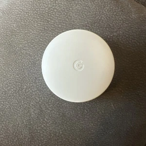 Google Nest Temperature Sensor- That Works with Nest Learning Thermostat - Picture 1 of 2