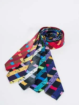 Colección HD | Sofisticada corbata a rayas y cuadrado de bolsillo Foto 1 de 4