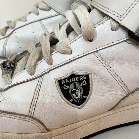 NFL Oakland Raiders Vintage Reebok Womens 8 Classic Shoes Rare Unique Distressed Cover