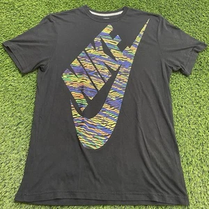 Nike Multicolor Swoosh Ropa Deportiva Hombre Negra Camiseta Talla XL 589831-010 - Imagen 1 de 8