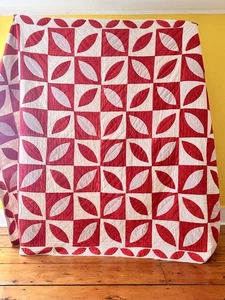 Antique vintage heirloom handmade "Orange Peel" red white Petal block quilt mint - Picture 1 of 8