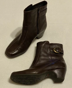 Clarks Artisan Womens Brown Leather Booties Boots Shoes 7.5 M - Picture 1 of 11