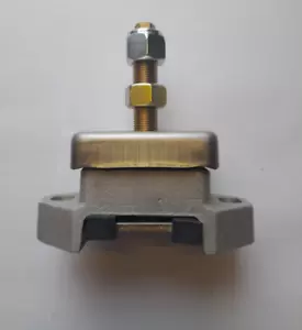 R & D Flexible Engine Mounting 800-010 - Picture 1 of 5
