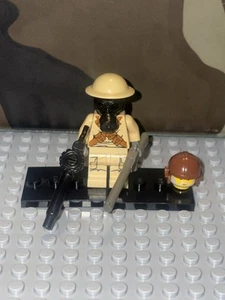 LEGO Military/Army WW1 Minifigure with Gun(s) GASMASK - Picture 1 of 3