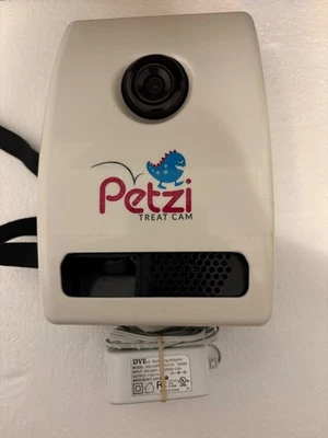 Petzi Treat Cam WiFi Pet RealTime Video Camera Treat Dispenser - Photo 1/2