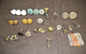 Lot 30 Vintage Schubladengriffe Holz Glas Porzellan Messing - Bild 1 von 2