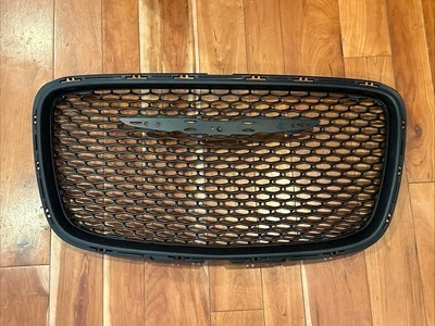 Подходит для Chrysler 300 2015-2023 годов выпуска сетчатая решетка переднего капота неокрашенная - Изображение 1 из 4