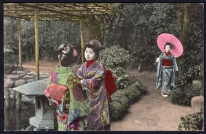 Japan old colored picture postcard Geisha Girl Women garden walk unused - Picture 1 of 2