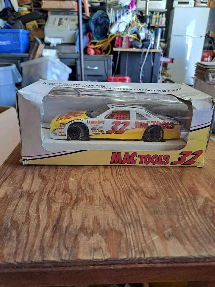 Revell 1:24 DALE JERRETT #32 Die Cast Race Car. MAC TOOLS - Image 1 of 1