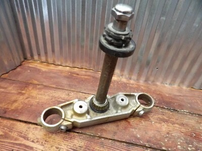 06 Kawasaki Vulcan VN900 LOWER TRIPLE TREE STEERING STEM 44037-0043 - Image 1 of 3