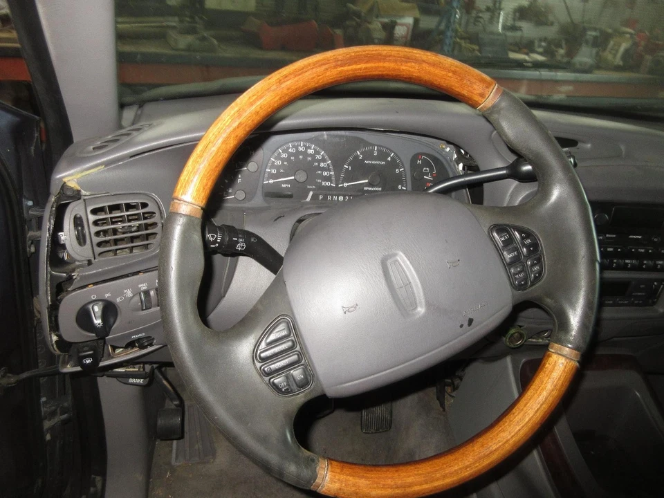 Used Front Right Door Assembly Front fits: 1999 Lincoln Navigator electric Front Foto 1 de 4