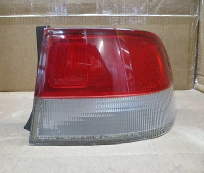 Luz trasera exterior derecha lado pasajero Honda Civic 1999-2000 OEM-5975487 Foto 1 de 4