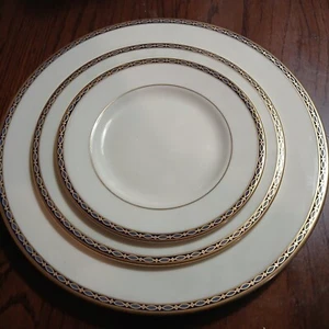 Minton St. James Bone China  3-Piece Setting - Picture 1 of 3