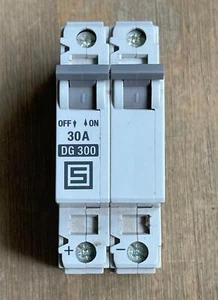 Disyuntor SCHURTER AS168X-CB2 240V 30A - Imagen 1 de 3