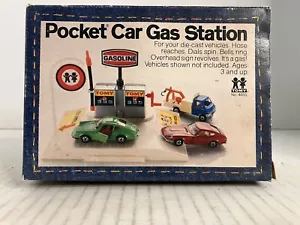 Vintage Tomy 4605 Pocket Car Gas Station - Picture 1 of 5