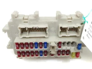 CAJA DE FUSIBLES BAJO TABLERO NISSAN NAVARA D40 2.5 DCI EA00A 5E19 2005 - 2010 - Imagen 1 de 6