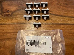 KIA Niro Tucson ix35 NEW GENUINE side skirt rear fixing clips x10 877582S000 8B7 - Picture 1 of 4