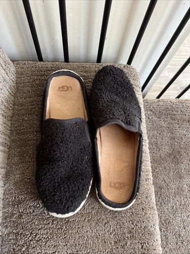 Scarpe slip on Ugg nere morbide taglia 6