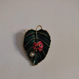 Vintage JH Gold Colored Green Leaf W/Ladybug Brooch /Pin  - Picture 1 of 4