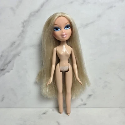 Figura Muñeca Cloe Estilo Fiesta Bratz Acarada Vendida Desnuda Para Piezas O Roble Foto 1 de 4