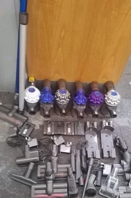 Paquete de cargadores de baterías inalámbricos de mano Dyson Hoover - Imagen 1 de 4