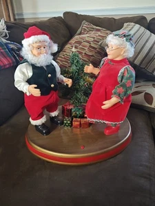 1998 Gemmy Dancing Claus Couple Animated Dancing Singing Santa & Mrs Claus - Picture 1 of 9