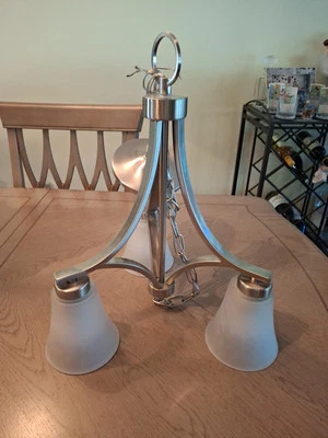 Lámpara de araña Allen + Roth Lyndsay 3 luces de níquel satinado Foto 1 de 4