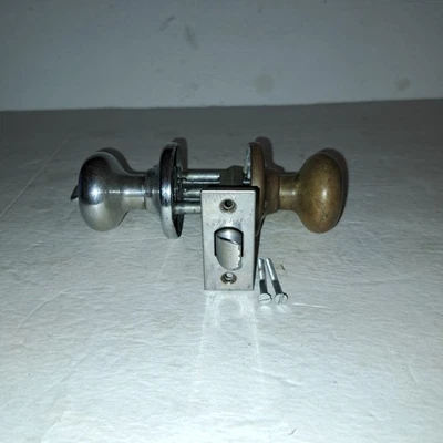 Juego de cerraduras de manija de entrada Kwikset vintage cilindro latón y cromo Foto 1 de 4