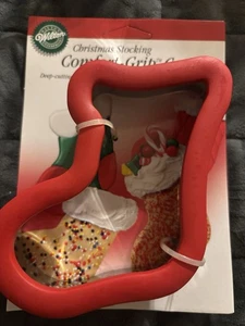 2000 Wilton Stocking Comfort Grip Cookie Cutter Red 2310-510 - Picture 1 of 3