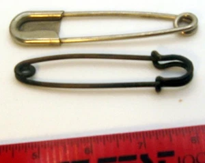 SAFETY PINS ~ Pair of Vintage, Oversized Metal Pins - Bild 1 von 1