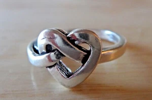 size 6 Sterling Silver 11x11mm Open Knot Heart Shaped on 2.5mm band Ring - Picture 1 of 4